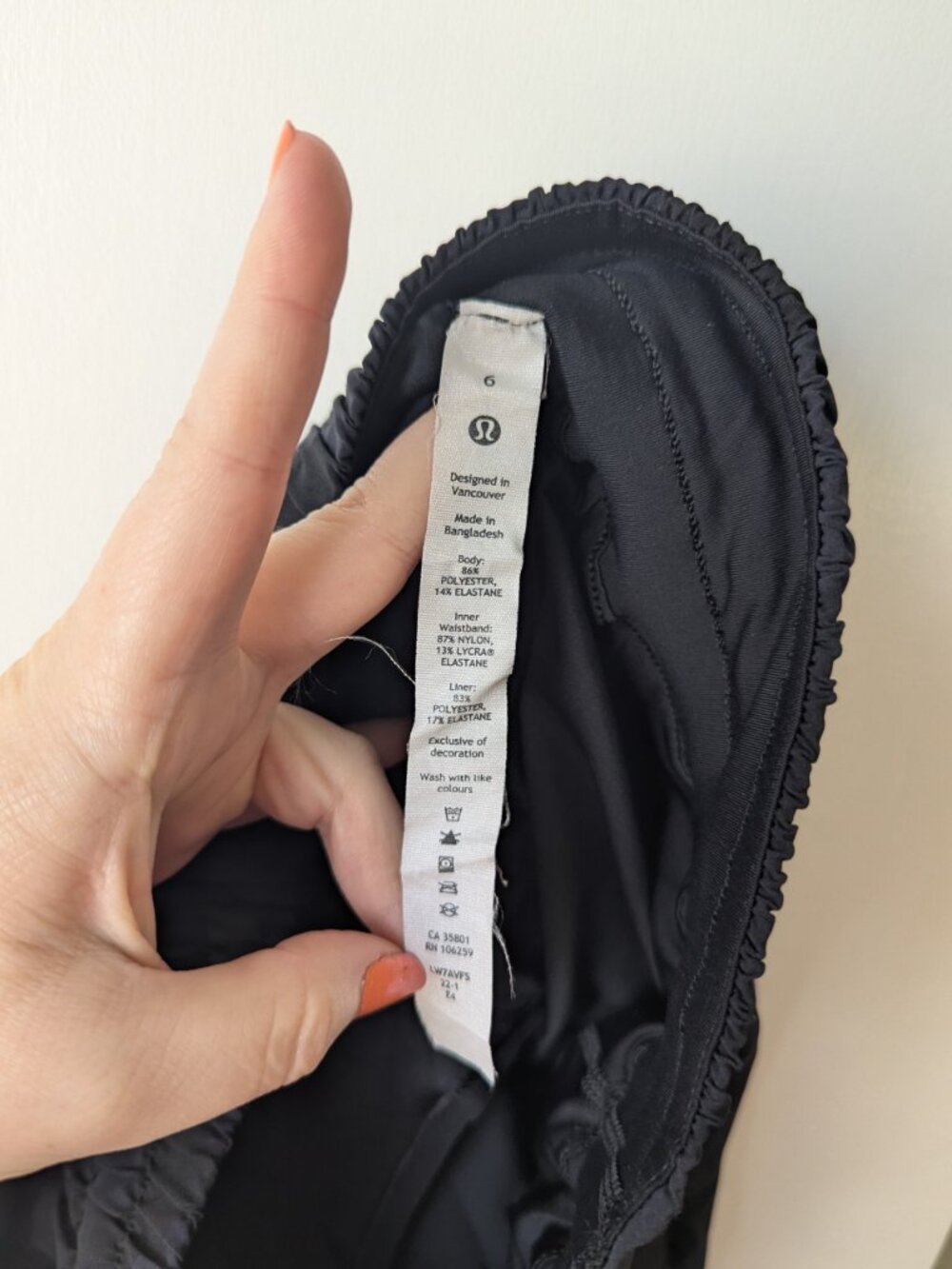 Lululemon Athletica Black Camo Shorts Size 6 - Picture 7 of 7